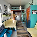 Fenia's Beachfront House بيت للعطل *