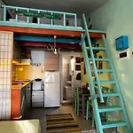 Fenia's Beachfront House بيت للعطل *