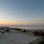 Fenia's Beachfront House بيت للعطل