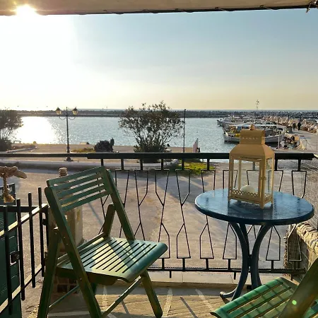 Fenia's Beachfront House Дом отдыха Скала-Каллирахис