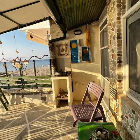 Σπίτι διακοπών Fenia's Beachfront House *
